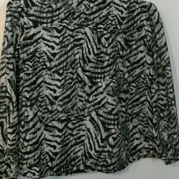 Nwot Kardashian kollection blouse - Picture 4 of 4